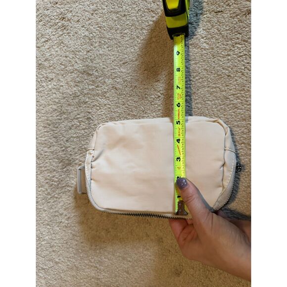 Belt Crossbody Bag Halara Multiple Pockets and Adjustable Strap - Picture 5 of 10